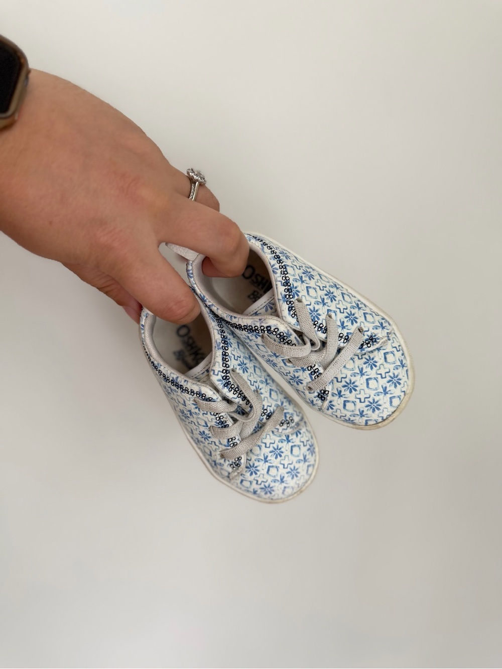 OshKosh B’Gosh Floral Pattern Casual Sneakers (Size 4m)